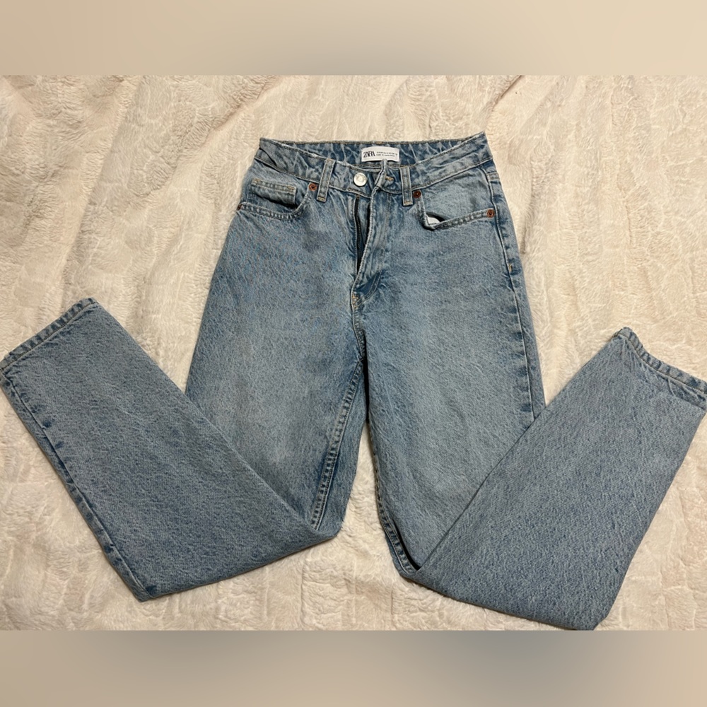 Zara mom jeans Size 2US *Fits like 0*